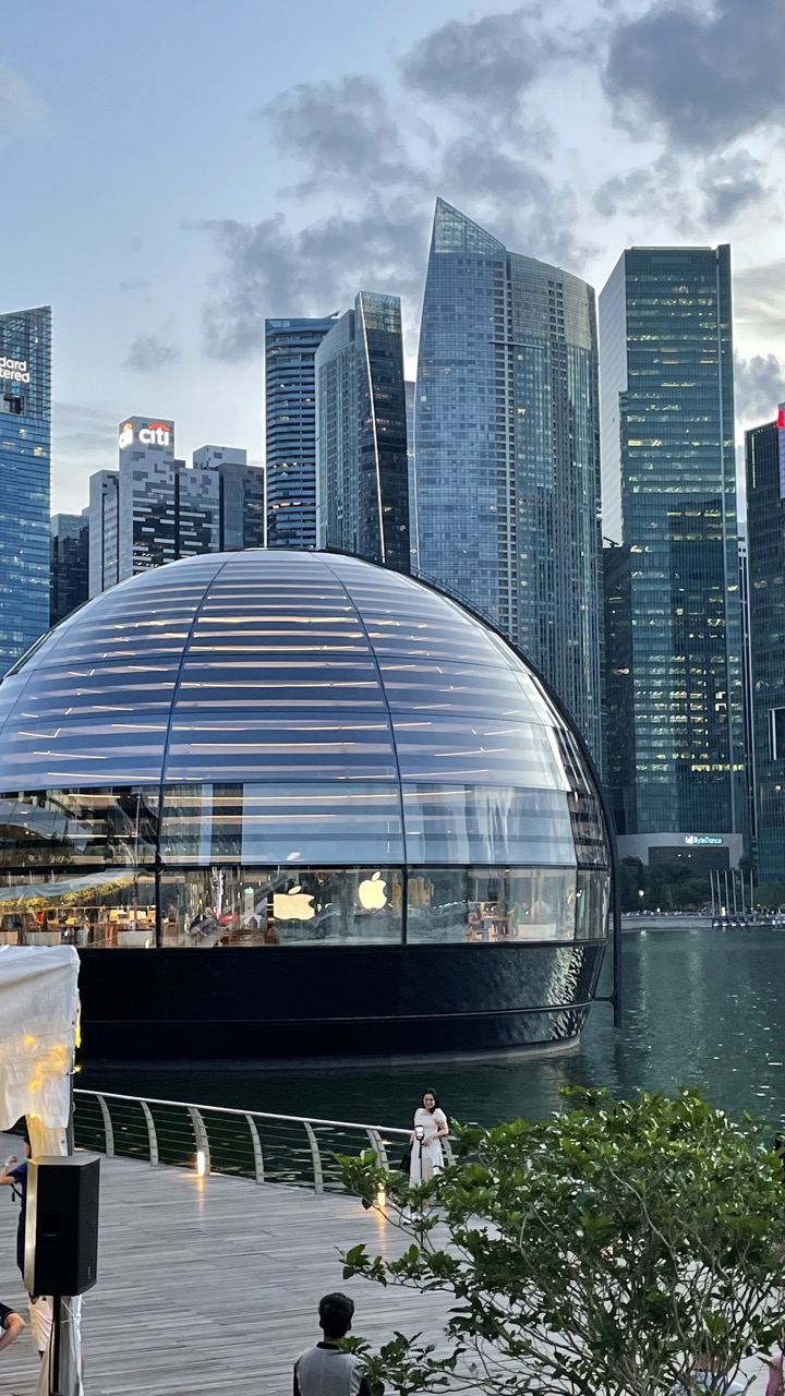 Loja Apple flutuante no Marina Bay em Singapura